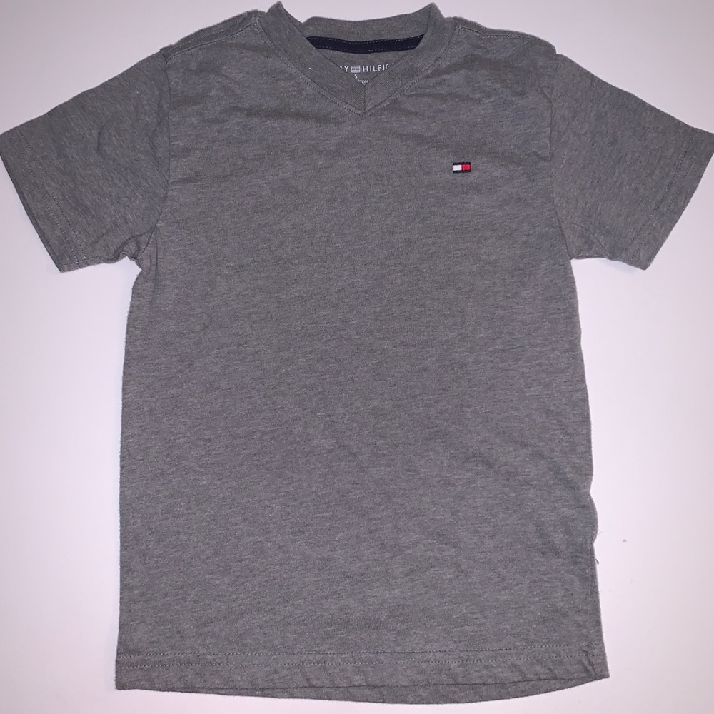Tommy Hilfiger Boys Heather Gray V-Neck Short Sleeve T-Shirt Size: 5 EUC